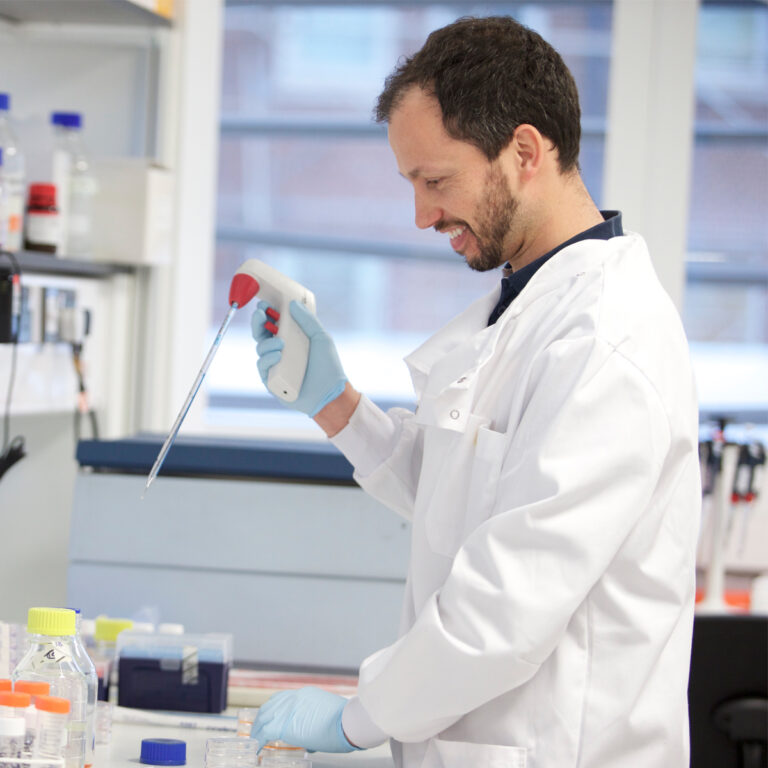 Dr Bruno Simoes pipetting samples in lab