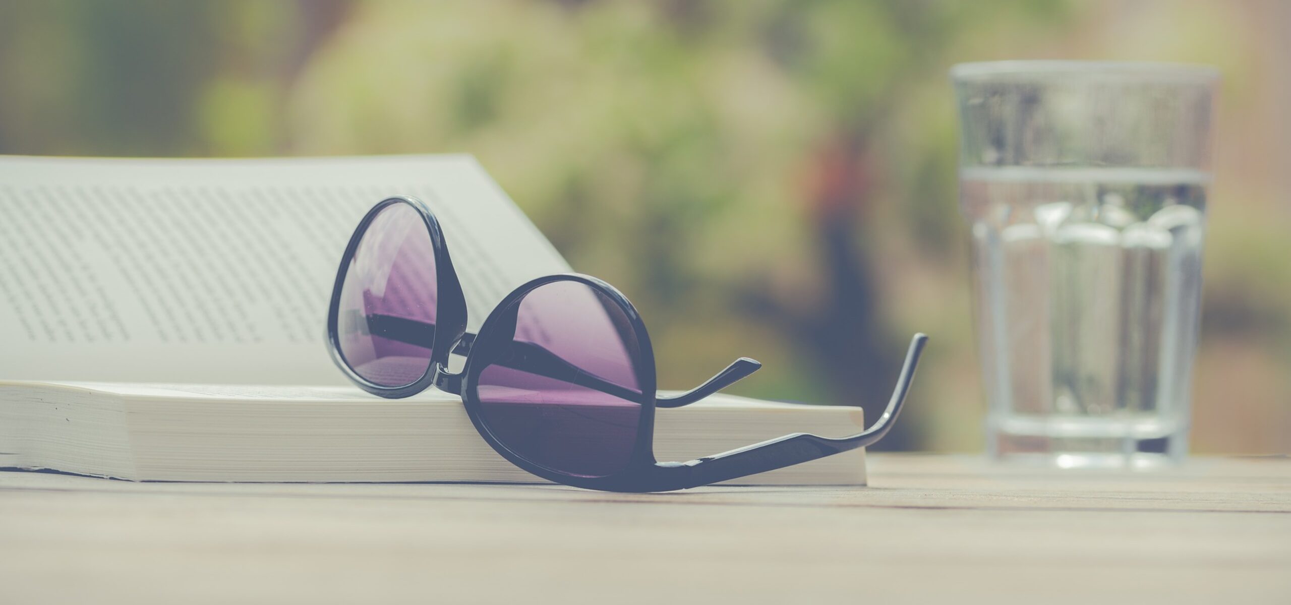 Sunglasses to protect eyes against UV light